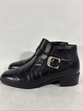 Black Leather Ankle Boots with Silver Buckle 8 1/2M **
